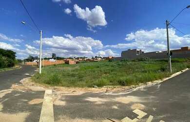 Imagem: O terreno possui 317m² de Área e está localizado em Jardim