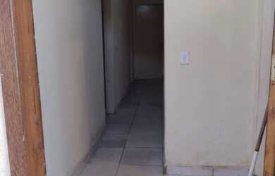 Imagem: A casa possui 3 Dormitórios, 2 Banheiros, 1 Vaga na garagem