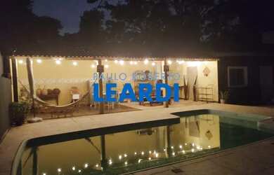 Imagem: A casa em condomínio possui 5 Dormitórios, 4 Banheiros, 4