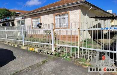 Imagem: A casa possui 4 Dormitórios, 3 Banheiros, 4 Vagas na garagem