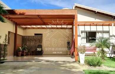 Imagem: A casa em condomínio possui 3 Dormitórios, 2 Banheiros, 2