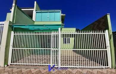 Imagem: A casa possui 3 Dormitórios, 2 Banheiros, 2 Vagas na garagem