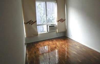 Imagem 12: Apartamento de sala e três quartos, em rua tranquila de Copacabana