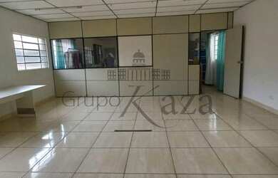 Imagem: O depósito possui 2 Vagas na garagem e 238m² de Área e está