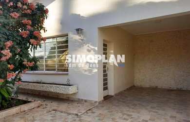 Imagem: A casa possui 2 Dormitórios, 2 Banheiros, 2 Vagas na garagem