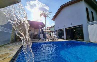 Imagem: A casa em condomínio possui 3 Dormitórios, 5 Banheiros, 4