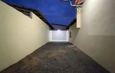 Imagem: A casa possui 2 Dormitórios, 1 Banheiro, 1 Vaga na garagem