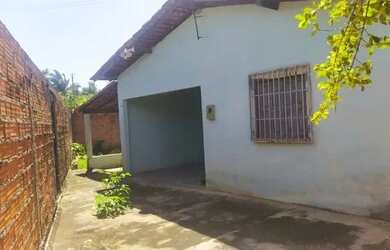 Imagem: A casa possui 2 Dormitórios, 1 Banheiro, 1 Vaga na garagem