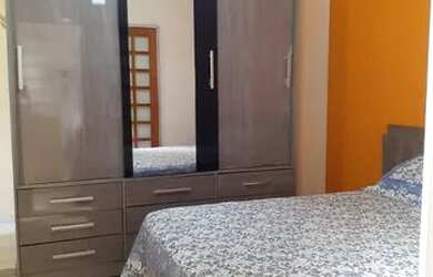 Imagem: A casa possui 1 Dormitório, 1 Banheiro, 1 Vaga na garagem