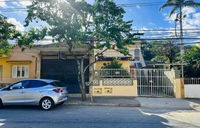 Imagem: A casa possui 4 Dormitórios, 3 Banheiros, 1 Vaga na garagem