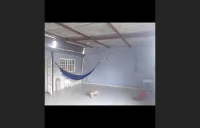 Imagem: A casa à venda possui 2 Dormitórios, 1 Banheiro e 2 Vagas