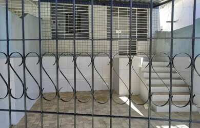 Imagem: A casa possui 2 Dormitórios, 2 Banheiros, 1 Vaga na garagem