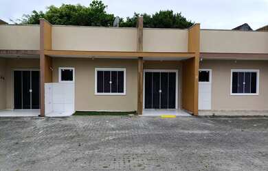 Imagem: A casa possui 2 Dormitórios, Acomodam 5 pessoas, 2 Vagas na