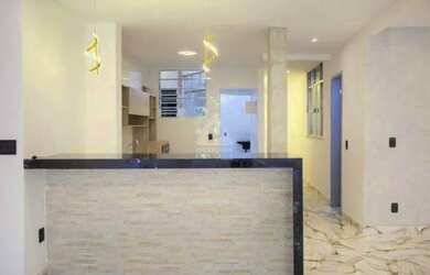 Imagem 2: SALÃO, 3 QUARTOS COM 2 SUÍTES. 4 BANHEIROS AO TOTAL, VISTA LATERAL MAR...