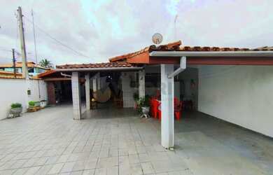 Imagem: A casa possui 2 Dormitórios, 1 Banheiro, 1 Vaga na garagem