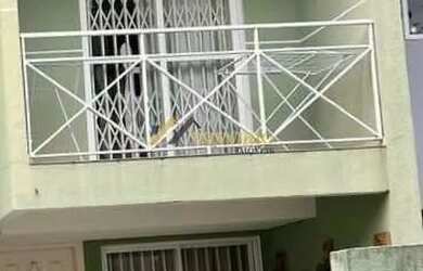 Imagem: A casa possui 3 Dormitórios, 3 Banheiros, 2 Vagas na garagem