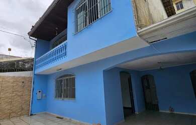 Imagem: A casa possui 4 Dormitórios, 4 Banheiros, 2 Vagas na garagem