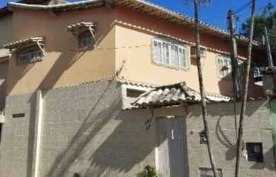 Imagem: A casa possui 1 Dormitório, 1 Banheiro, 1 Vaga na garagem