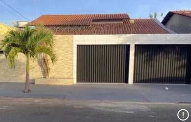 Imagem: A casa possui 3 Dormitórios, 2 Banheiros, 2 Vagas na garagem