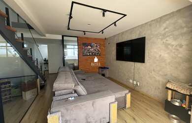 Imagem: O apartamento possui 2 Dormitórios, 2 Banheiros, 2 Vagas na