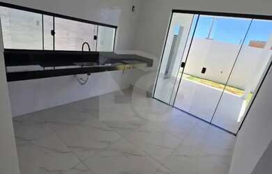 Imagem: A casa em condomínio possui 3 Dormitórios, 3 Banheiros, 2