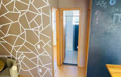 Imagem: O apartamento possui 2 Dormitórios, 1 Banheiro, 1 Vaga na garagem