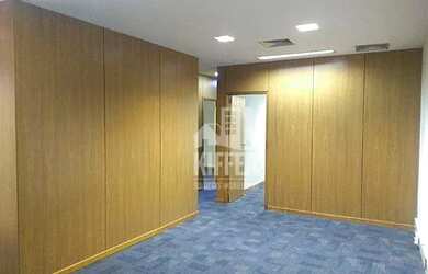 Imagem: O depósito possui 1 Vaga na garagem, 177m² de Área e está