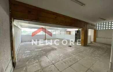 Imagem: A casa possui 4 Dormitórios, 3 Banheiros, 2 Vagas na garagem