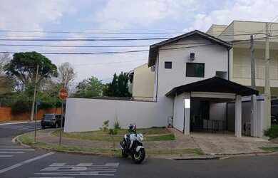 Imagem: A casa em condomínio possui 2 Dormitórios, 3 Banheiros, 2