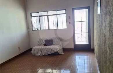 Imagem: A casa possui 5 Dormitórios, 3 Banheiros, 2 Vagas na garagem