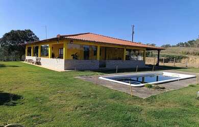 Imagem: A fazenda possui 210m² de Área e está localizado em Pilar