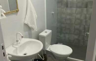 Imagem: A casa possui 2 Dormitórios, Acomodam 8 pessoas, 1 Vaga na