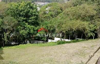 Imagem: O terreno possui 940m² de Área e está localizado em Dos