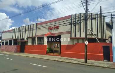 Imagem: O depósito possui 5 Vagas na garagem e 476m² de Área e está