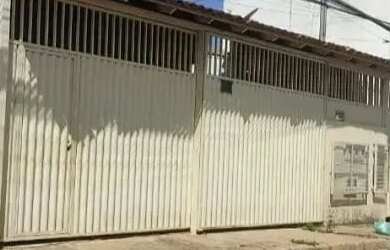 Imagem: A casa possui 5 Dormitórios, 5 Banheiros, 3 Vagas na garagem