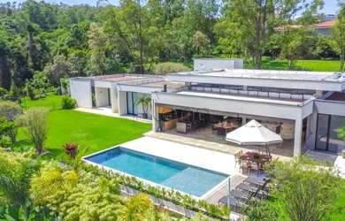 Imagem: A casa em condomínio possui 5 Dormitórios, 5 Banheiros, 4