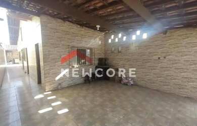 Imagem: A casa possui 1 Dormitório, 2 Banheiros, 2 Vagas na garagem