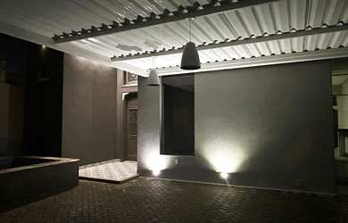 Imagem: A casa possui 2 Dormitórios, 3 Banheiros, 2 Vagas na garagem