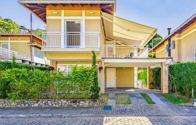 Imagem: A casa em condomínio possui 4 Dormitórios, 2 Banheiros, 2