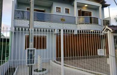 Imagem: A casa possui 3 Dormitórios, 4 Banheiros, 3 Vagas na garagem