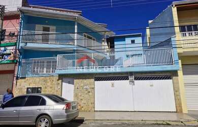 Imagem: A casa possui 5 Dormitórios, 5 Banheiros, 3 Vagas na garagem