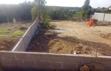 Imagem: O terreno possui 1.200m² de Área e está localizado em Marataízes