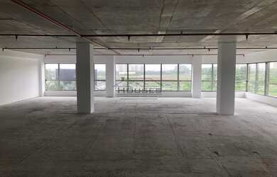 Imagem: O depósito possui 5 Vagas na garagem, 486m² de Área e está