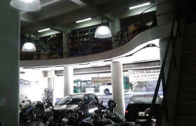 Imagem: O depósito possui 5 Vagas na garagem, 300m² de Área e está