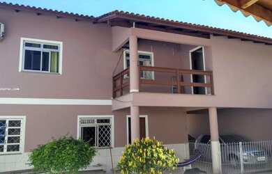 Imagem: A casa possui 4 Dormitórios, 4 Banheiros, 2 Vagas na garagem