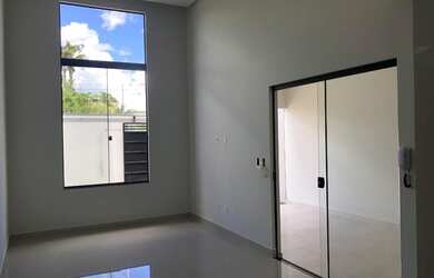 Imagem 5: A casa está localizado no bairro Residencial Santa Cruz possui 105 metros...