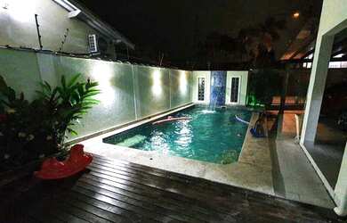 Imagem: A casa possui 3 Dormitórios, 1 Banheiro, 2 Vagas na garagem