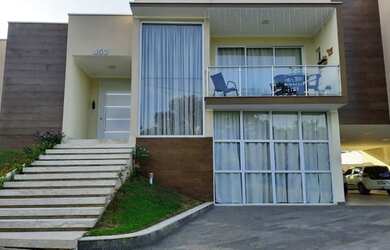 Imagem: A casa em condomínio possui 4 Dormitórios, 4 Banheiros, 2