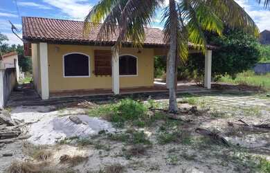 Imagem: A casa possui 2 Dormitórios, 2 Banheiros, 2 Vagas na garagem