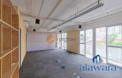 Imagem: O depósito possui 3 Vagas na garagem, 121m² de Área e está